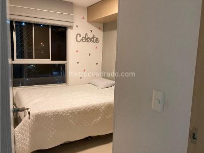 Apartamento de 2 alcobas en arriendo en El Poblado Loma Del Indio, Medellín, 68 m² · foto 8 de 13