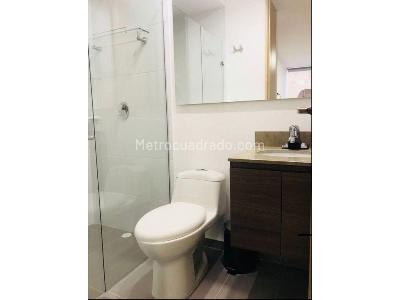 Apartamento de 2 alcobas en arriendo en El Poblado Loma Del Indio, Medellín, 68 m² · foto 10 de 13