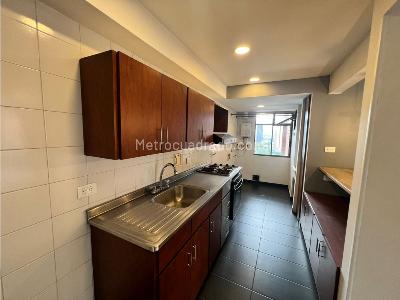 Apartamento de 2 alcobas en arriendo en El Poblado Castropol, Medellín, 86 m² · foto 2 de 14