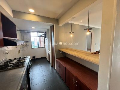 Apartamento de 2 alcobas en arriendo en El Poblado Castropol, Medellín, 86 m² · foto 3 de 14