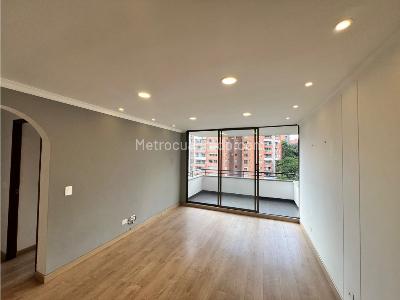 Apartamento de 2 alcobas en arriendo en El Poblado Castropol, Medellín, 86 m² · foto 5 de 14