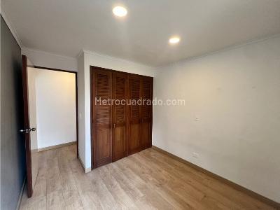 Apartamento de 2 alcobas en arriendo en El Poblado Castropol, Medellín, 86 m² · foto 7 de 14