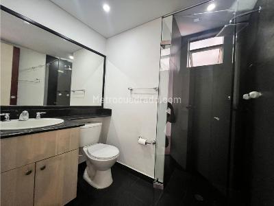 Apartamento de 2 alcobas en arriendo en El Poblado Castropol, Medellín, 86 m² · foto 9 de 14