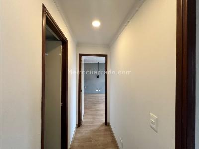 Apartamento de 2 alcobas en arriendo en El Poblado Castropol, Medellín, 86 m² · foto 10 de 14