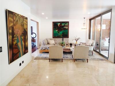 Casa de 3 alcobas en venta en El Poblado, Medellín, 420 m² · foto 2 de 20