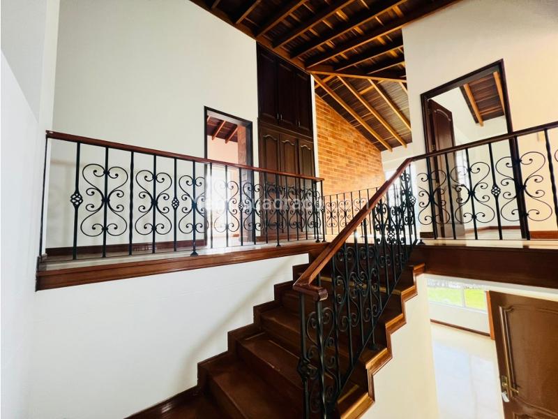 Casa – Envigado, barrio los naranjos, Valle de Aburrá - Más