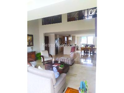 Apartamento de 4 alcobas en arriendo en Poblado Los Balsos, Medellín, 239 m² · foto 2 de 16