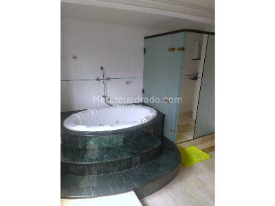 Apartamento de 4 alcobas en arriendo en Poblado Los Balsos, Medellín, 239 m² · foto 11 de 16