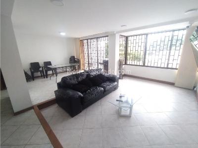 Apartamento de 3 alcobas en venta en Las Lomas, Medellín, 232 m² · foto 3 de 20