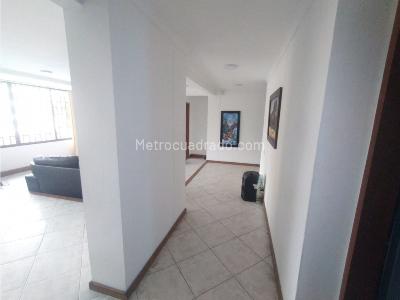 Apartamento de 3 alcobas en venta en Las Lomas, Medellín, 232 m² · foto 5 de 20