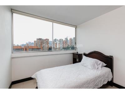 Apartamento de 2 alcobas en arriendo en El Poblado, Medellín, 75 m² · foto 10 de 18