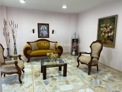 Casa de 3 alcobas en venta en Alto Del Escobero, Envigado, 1351 m² · foto 3 de 14