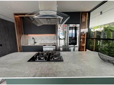 Apartamento de 2 alcobas en venta en El Poblado, Medellín, 131 m² · foto 3 de 14