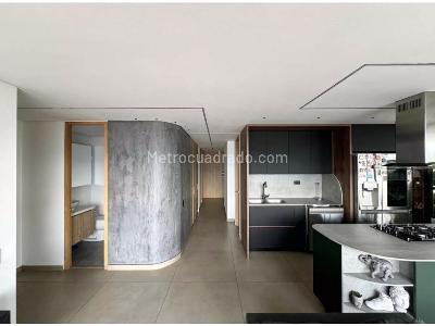 Apartamento de 2 alcobas en venta en El Poblado, Medellín, 131 m² · foto 4 de 14