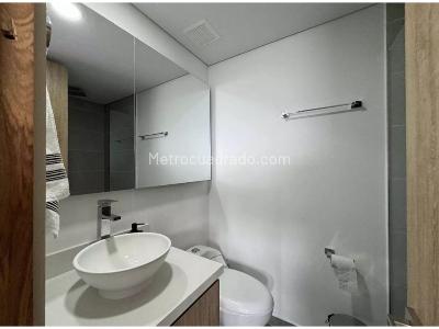 Apartamento de 2 alcobas en venta en El Poblado, Medellín, 131 m² · foto 14 de 14