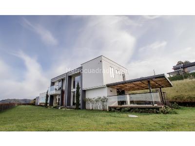 Casa de 4 alcobas en arriendo en Envigado El Escobero, Envigado, 1400 m² · foto 4 de 15