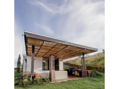 Casa de 4 alcobas en arriendo en Envigado El Escobero, Envigado, 1400 m² · foto 14 de 15
