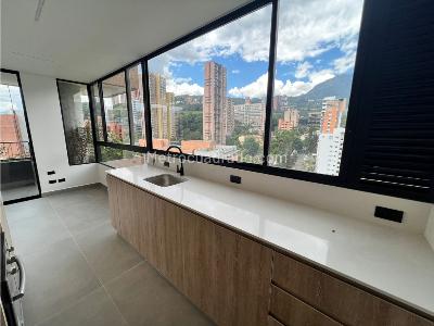 Apartamento de 2 alcobas en arriendo en El Poblado Castropol, Medellín, 84 m² · foto 3 de 16