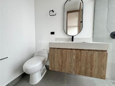 Apartamento de 2 alcobas en arriendo en El Poblado Castropol, Medellín, 84 m² · foto 8 de 16