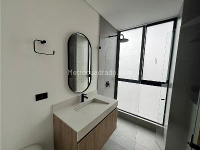 Apartamento de 2 alcobas en arriendo en El Poblado Castropol, Medellín, 84 m² · foto 9 de 16