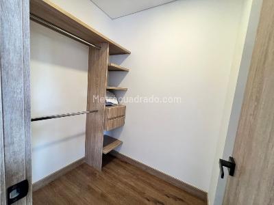 Apartamento de 2 alcobas en arriendo en El Poblado Castropol, Medellín, 84 m² · foto 10 de 16