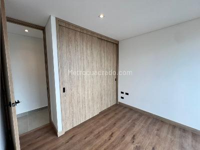 Apartamento de 2 alcobas en arriendo en El Poblado Castropol, Medellín, 84 m² · foto 12 de 16