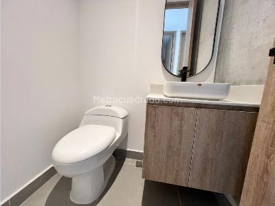 Apartamento de 2 alcobas en arriendo en El Poblado Castropol, Medellín, 84 m² · foto 13 de 16