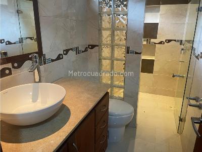 Casa de 3 alcobas en venta en Alto Del Escobero, Envigado, 270 m² · foto 12 de 18