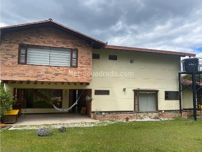 Casa de 3 alcobas en venta en Alto Del Escobero, Envigado, 270 m² · foto 3 de 18