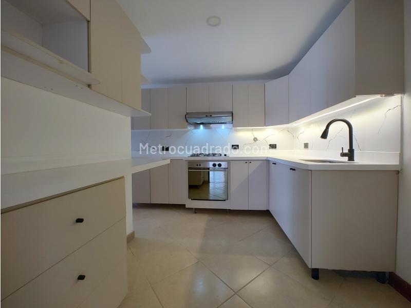 Amplio apartamento de 3 alcobas en Envigado (La Abadía)