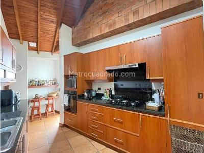 Casa de 4 alcobas en arriendo en El Poblado Las Palmas, Medellín, 600 m² · foto 12 de 20