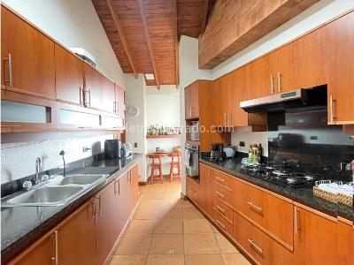 Casa de 4 alcobas en arriendo en El Poblado Las Palmas, Medellín, 600 m² · foto 13 de 20