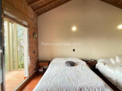 Casa de 4 alcobas en arriendo en El Poblado Las Palmas, Medellín, 600 m² · foto 17 de 20
