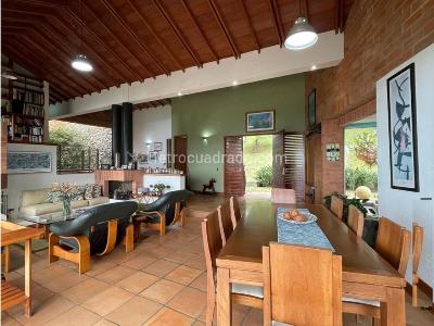 Casa de 4 alcobas en arriendo en El Poblado Las Palmas, Medellín, 600 m² · foto 7 de 20
