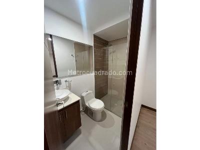 Apartamento de 3 alcobas en arriendo en El Poblado Los Gonzales, Medellín, 96 m² · foto 10 de 15