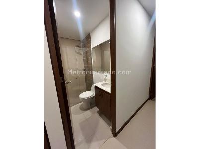 Apartamento de 3 alcobas en arriendo en El Poblado Los Gonzales, Medellín, 96 m² · foto 12 de 15