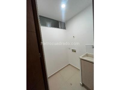 Apartamento de 3 alcobas en arriendo en El Poblado Los Gonzales, Medellín, 96 m² · foto 14 de 15