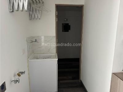 Apartamento de 3 alcobas en arriendo en El Poblado Loma Del Indio, Medellín, 90 m² · foto 9 de 14