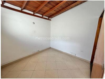 Casa de 4 alcobas en venta en Estadio, Medellín, 332 m² · foto 15 de 20