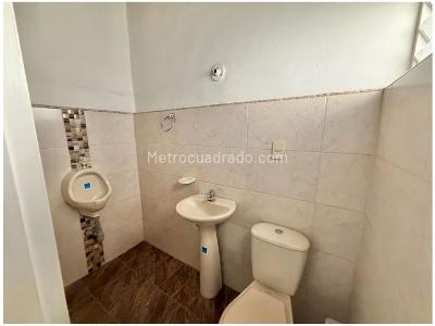 Casa de 4 alcobas en venta en Estadio, Medellín, 332 m² · foto 17 de 20