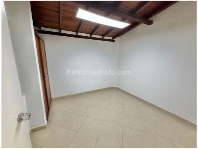 Casa de 4 alcobas en venta en Estadio, Medellín, 332 m² · foto 18 de 20