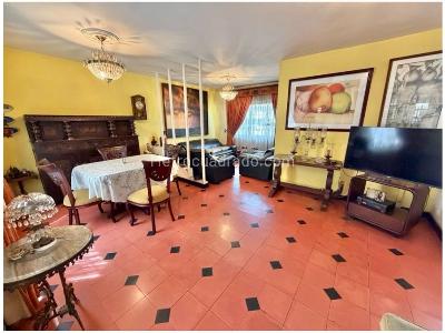 Casa de 4 alcobas en venta en Estadio, Medellín, 332 m² · foto 2 de 20