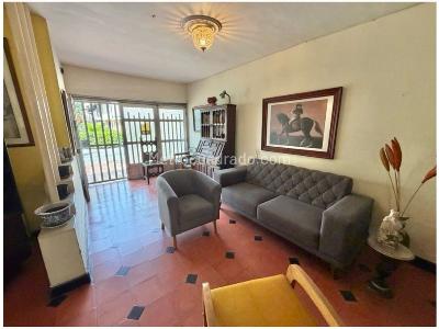 Casa de 4 alcobas en venta en Estadio, Medellín, 332 m² · foto 3 de 20