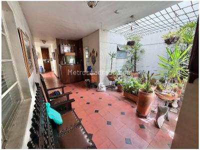 Casa de 4 alcobas en venta en Estadio, Medellín, 332 m² · foto 4 de 20