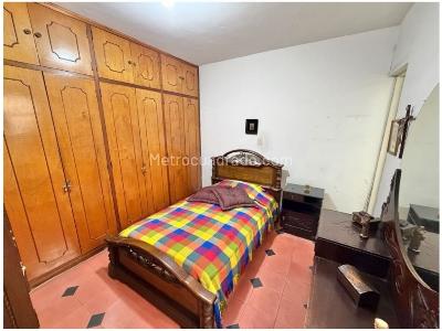 Casa de 4 alcobas en venta en Estadio, Medellín, 332 m² · foto 9 de 20