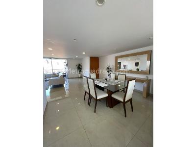 Apartamento de 3 alcobas en arriendo en El Poblado Loma De Los Parra, Medellín, 134 m² · foto 2 de 13