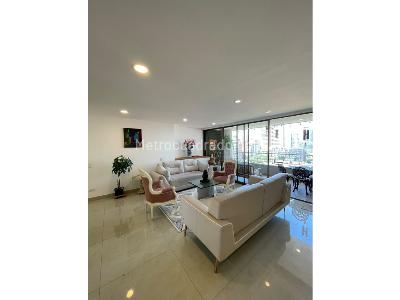 Apartamento de 3 alcobas en arriendo en El Poblado Loma De Los Parra, Medellín, 134 m² · foto 3 de 13