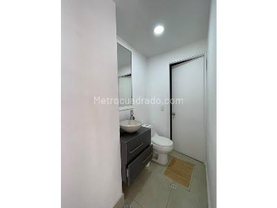 Apartamento de 3 alcobas en arriendo en El Poblado Loma De Los Parra, Medellín, 134 m² · foto 8 de 13