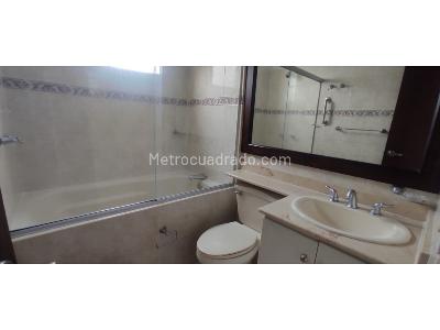 Apartamento de 3 alcobas en arriendo en Altos Del Poblado, Medellín, 127 m² · foto 13 de 16
