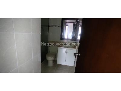 Apartamento de 3 alcobas en arriendo en Altos Del Poblado, Medellín, 127 m² · foto 14 de 16